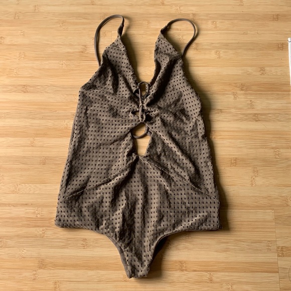 Acacia Kokomo in Opihi mesh